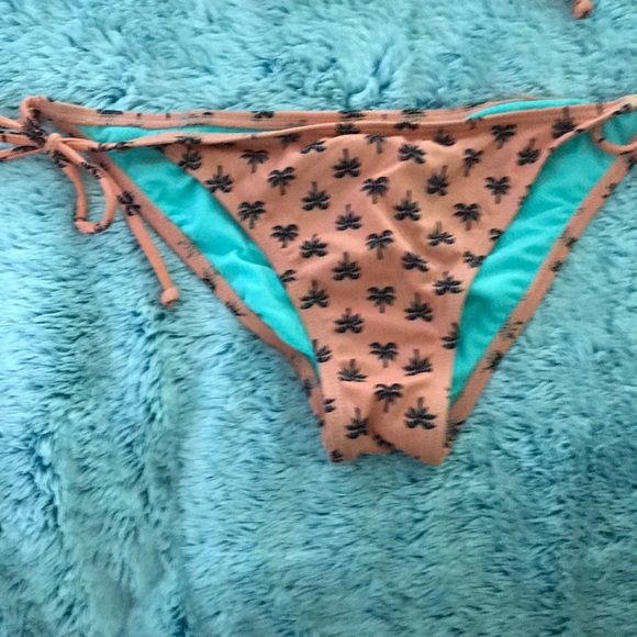 Bikini - Picture 2 of 6